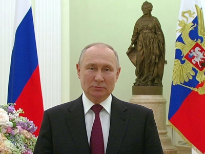 Путин: Дорогие наши женщины! От всей души поздравляю вас с Международным женским днём
