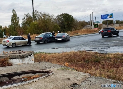 Тройная авария произошла на перекрестке в Новотроицке