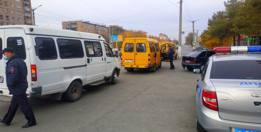 В Новотроицке пассажиров возили на неисправных маршрутках