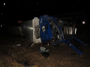 На оренбургской трассе столкнулись два грузовика. Авария закончилась гибелью человека