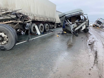 Столкнулись три грузовика: на трассе Москва-Челябинск произошла смертельная авария