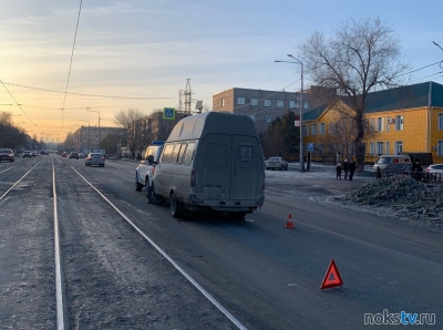 В Новотроицке пассажирская маршрутка врезалась в полицейский автомобиль