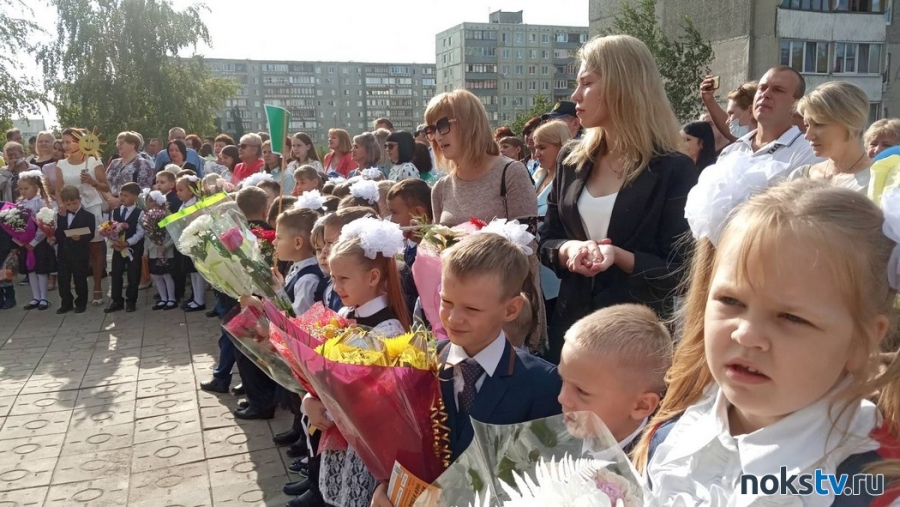 День знаний отмечают в школах Новотроицка