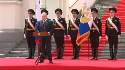 Владимир Путин выступил перед силовиками на Соборной площади Кремля