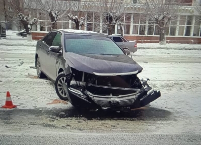 В Орске автоледи на иномарке устроила аварию с пассажирской Газелью
