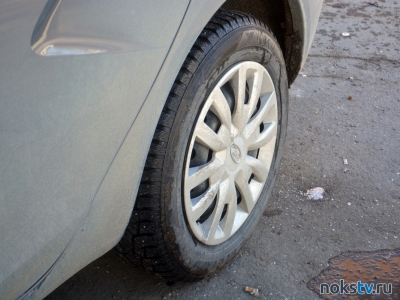 В Новотроицке малолетние вандалы повредили машину