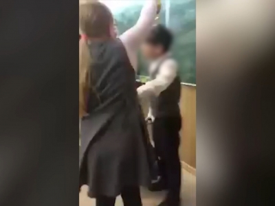 В Казани «яжемать» заявилась в школу, вместе с дочерью поймала обидчика и облила чаем (Видео)