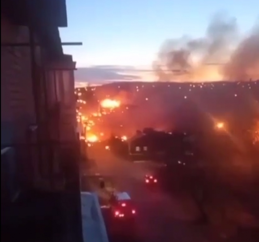 В Иркутске самолет упал на двухэтажный дом