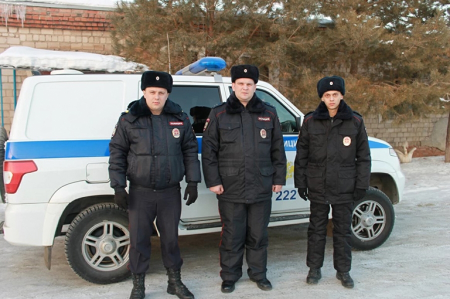 Владимир Колокольцев наградил полицейских за спасение жильцов горящего дома в Новотроицке