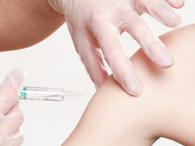 В Кремле назвали сроки начала массовой вакцинации от коронавируса