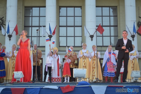 Новотройчане отметили День России концертом