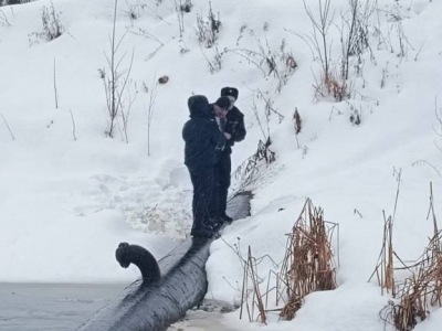 Полицейские Бузулука спасли упавшего в реку мужчину