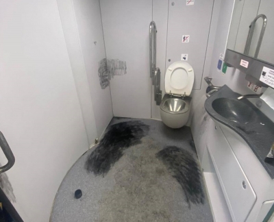 Труп новорожденного ребенка нашли в туалете вагона электропоезда (Фото)