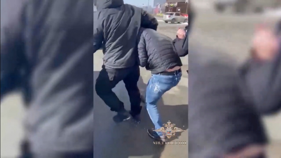 В Оренбуржье полицейские задержали подозреваемых в кражах автомобилей (Видео)