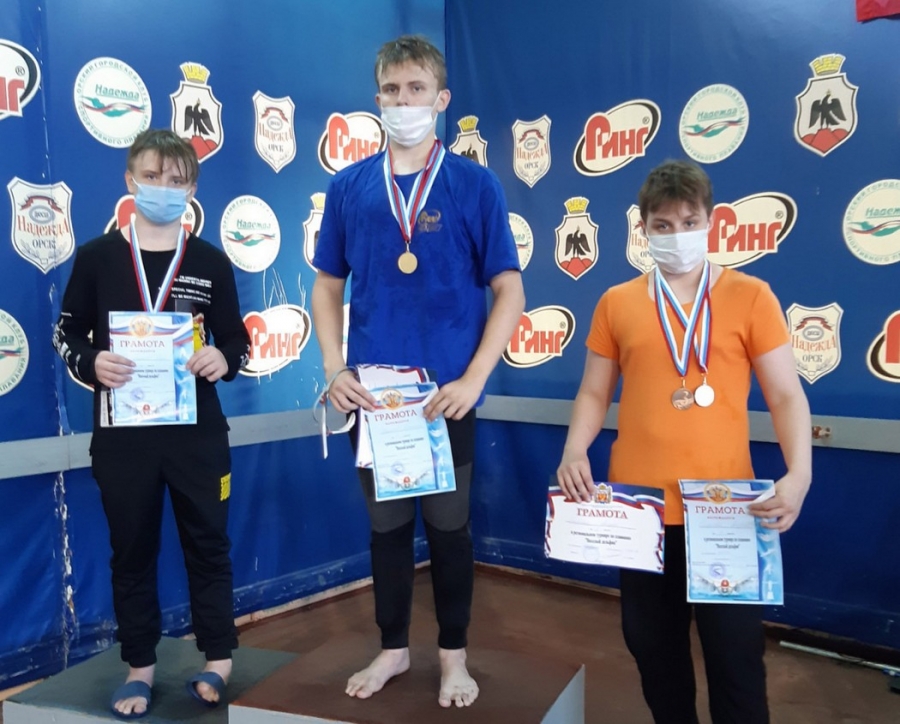 Новотроицкие спортсмены завоевали награды на региональном турнире по плаванию «Веселый дельфин»