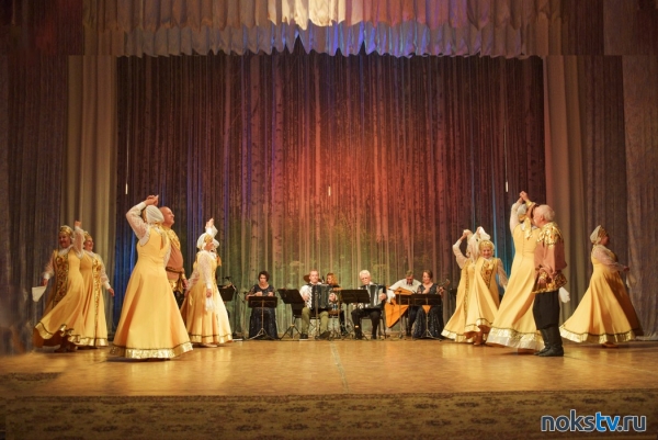 В Новотроицке День семьи, любви и верности отметили концертом «Пусть миром правит любовь»