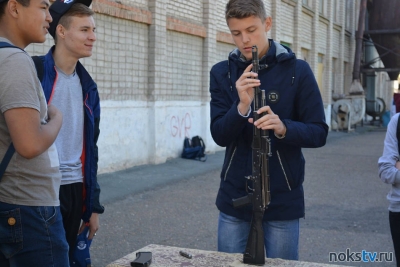 Кравцов рассказал об обучении школьников работе с оружием