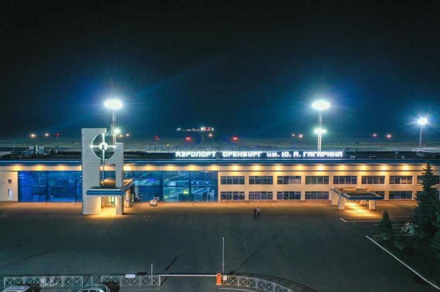 СМИ: 200 пассажиров, летевших из Эмиратов в Екатеринбург, вынуждены оставаться в Оренбурге