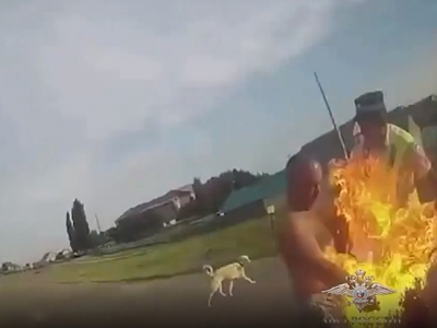 «Скорую, быстро»: В Башкирии пьяный водитель облил лейтенанта ГИБДД бензином и поджёг (Видео)