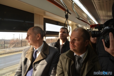 Губернатор Оренбуржья Денис Паслер прокатился на новом трамвае в Новотроицке