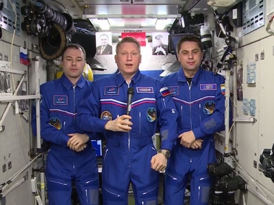 Космонавты «Роскосмоса» с борта МКС поздравили россиян с Днём Победы