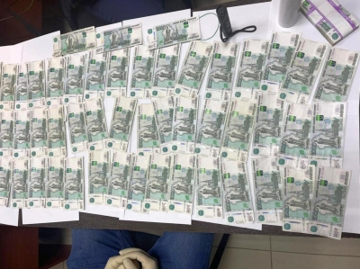 В Орске сотрудник ОБЭП получил взятку в 3 млн рублей