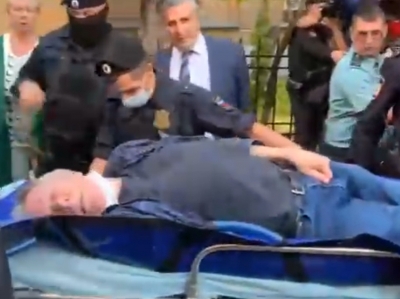 Михаила Ефремова госпитализировали с инсультом из здания суда