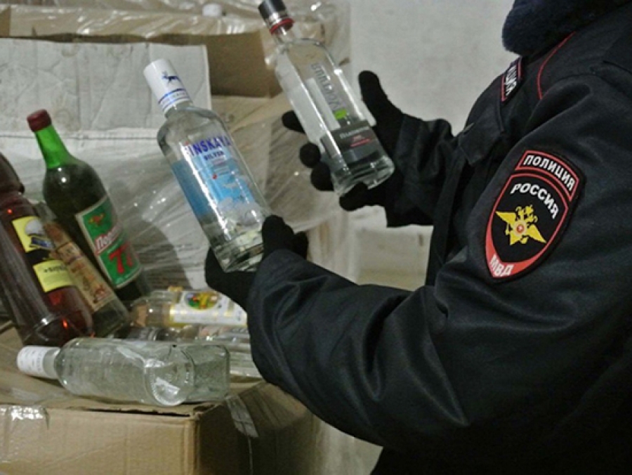 С начала 2022 года в Оренбуржье изъято 240 литров нелегального алкоголя
