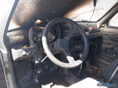 ЧП в Новотроицке: шесть спасателей тушили полыхающий автомобиль