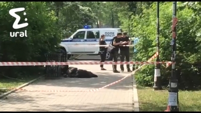 В Екатеринбурге мужчина напал на прохожих. Есть погибшие
