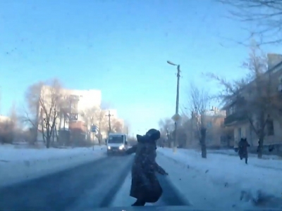 На улице Мичурина сбили женщину. Момент ДТП зафиксировал видеорегистратор (Видео)