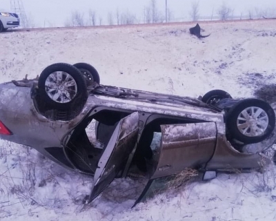 В Оренбуржье автоледи с двумя детьми попала в аварию на трассе