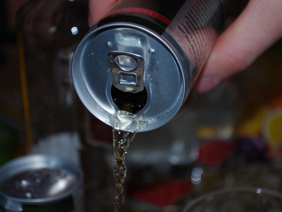 В России могут на федеральном уровне запретить продажу энергетических напитков несовершеннолетним