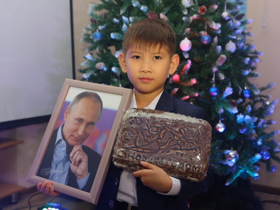 Попросивший у Путина на Новый год акции «Газпрома» школьник получил подарок из Кремля