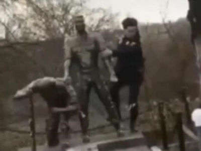 Российский солдат дал пощечину памятнику. Против военнослужащего возбуждено уголовное дело (Видео)
