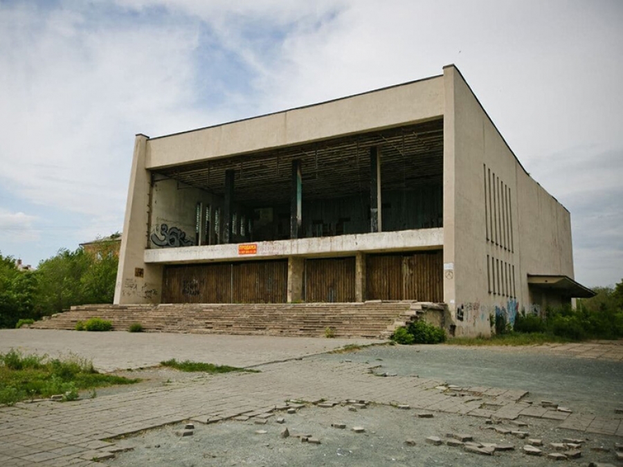 Власти Новотроицка заключили договор на снос бывшего кинотеатра «Экран»