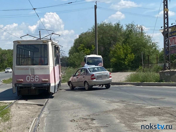 В Новотроицке остановили движение трамваев из-за аварии