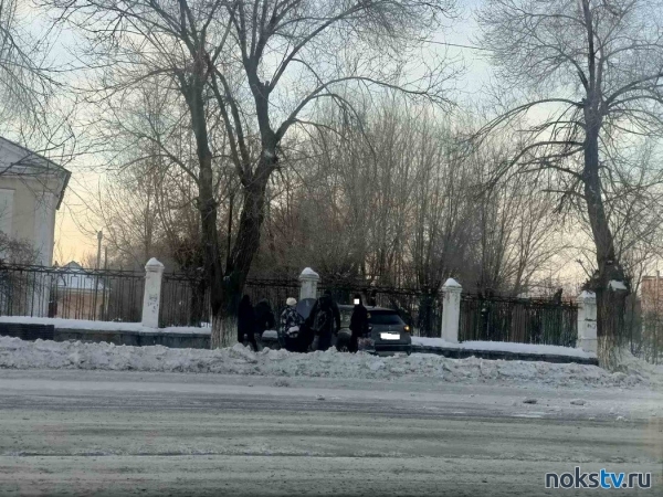 Утренние аварии в Новотроицке: ДТП «Лады» и «Рено», автоледи на тротуаре и автохам «костоправ»