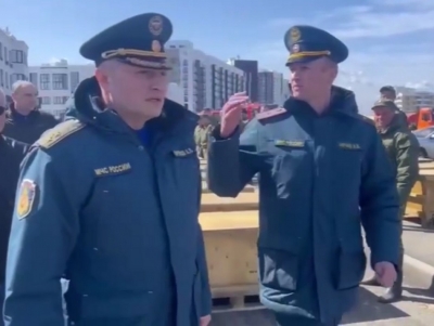 Глава МЧС России Александр Куренков проверил ход работ по дополнительному укреплению дамбы в Оренбурге
