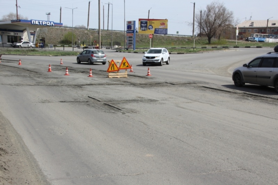 В Новотроицке на дорожном совете обсудили ямочный ремонт и обслуживание дорог