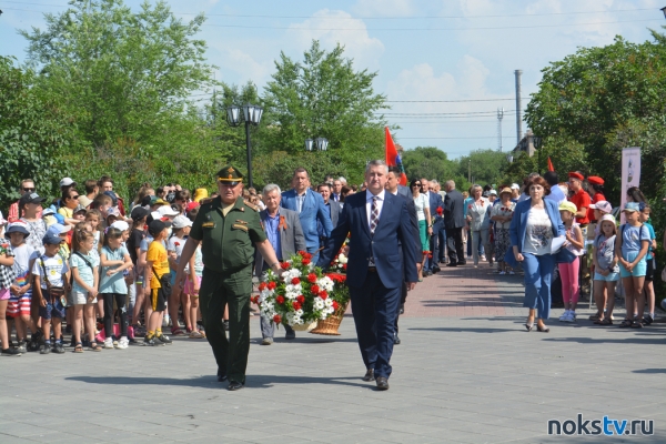 Новотройчане почтили память солдат, отдавших жизнь за защиту родины