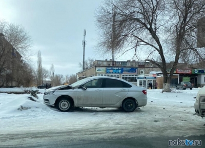 В Новотроицке ГАЗель столкнулась с легковушкой