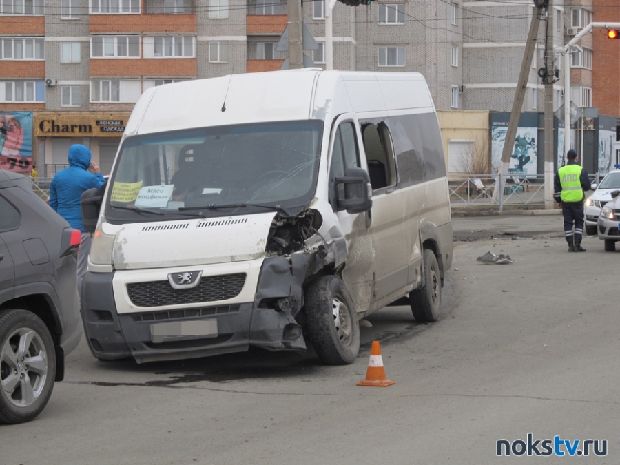 В Новотроицке пассажирская маршрутка попала в аварию
