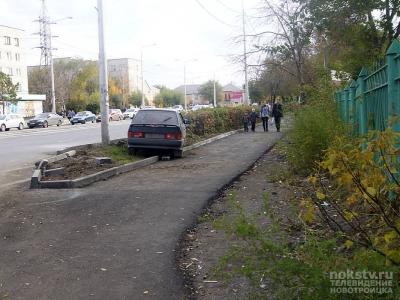 В России могут ввести штраф за парковку и проезд по газонам