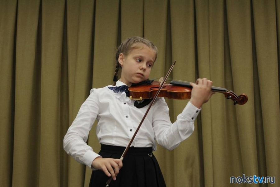 Юная скрипачка Арина Максименко приняла участие в мастер-классе от маэстро Анны Соколовой