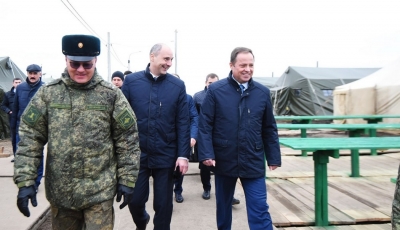 Губернатор Оренбуржья и полномочный представитель Президента РФ Игорь Комаров посетили военный палаточный городок с мобилизованными