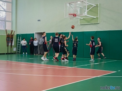 В Новотроицке стартовал турнир по баскетболу