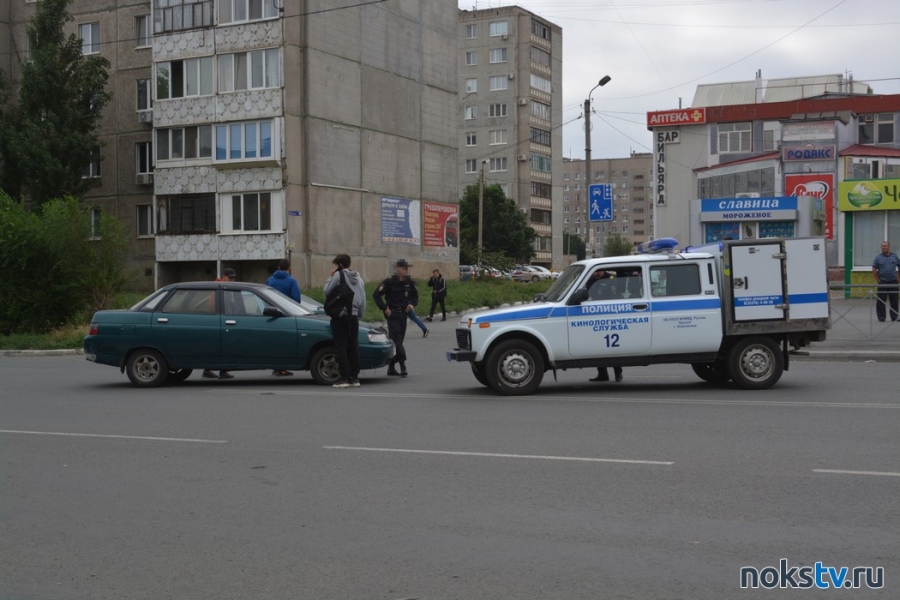 В Новотроицке полицейский автомобиль столкнулся с «десяткой»