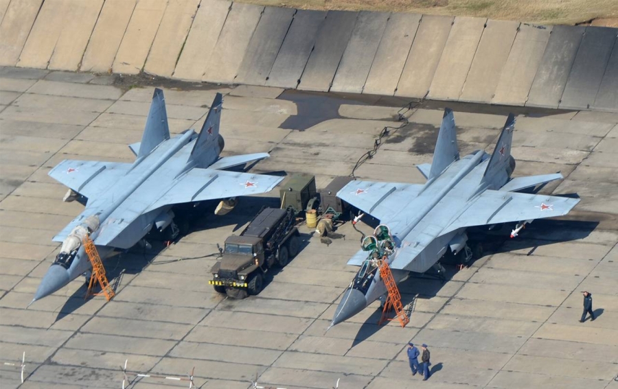 В Оренбуржье перебросили более десяти истребителей-перехватчиков МиГ-31