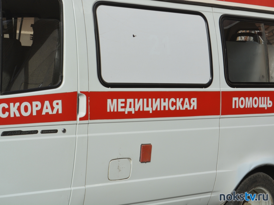 В Новоорском районе упавшие самодельные качели проломили голову ребенку